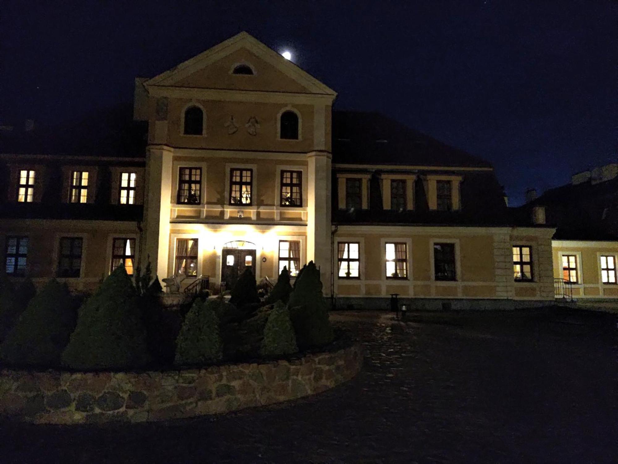 Palac W Rymaniu Exterior foto